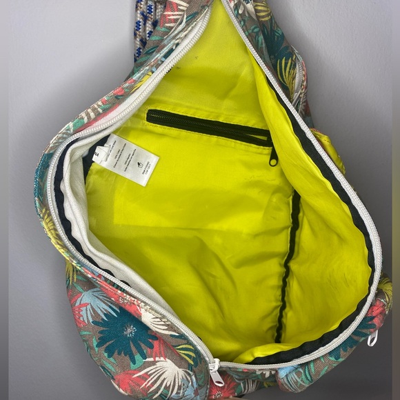 KAVU Rope Sling Bag 🌟 - Picture 3 of 5